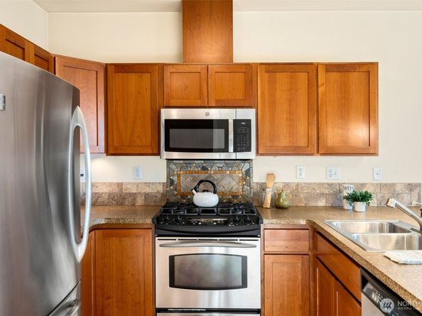 6015 Phinney Avenue N 402, Seattle WA 98103