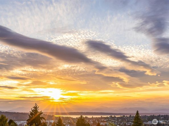 6015 Phinney Avenue N 402, Seattle WA 98103
