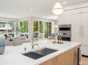 317 5th Avenue 103, Kirkland WA 98033