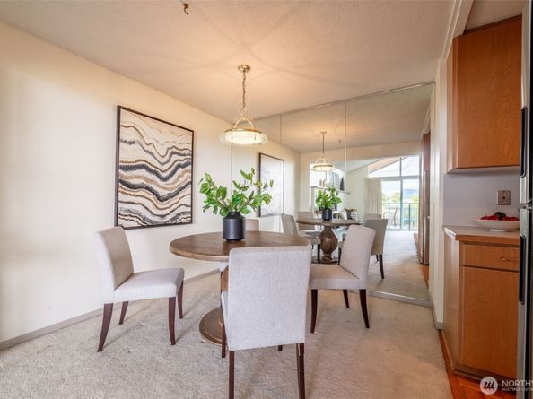 2502 Canterbury Lane E 406, Seattle WA 98112
