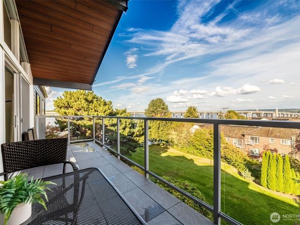 2502 Canterbury Lane E 406, Seattle WA 98112