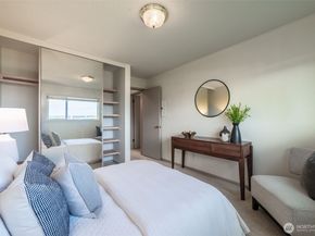 2502 Canterbury Lane E 406, Seattle WA 98112