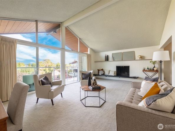 2502 Canterbury Lane E 406, Seattle WA 98112