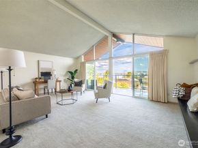 2502 Canterbury Lane E 406, Seattle WA 98112