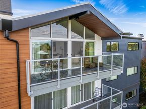2502 Canterbury Lane E 406, Seattle WA 98112