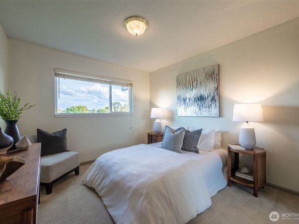 2502 Canterbury Lane E 406, Seattle WA 98112
