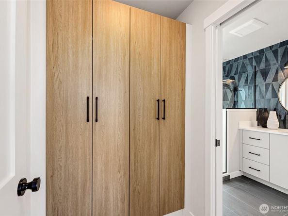 2817 Franklin Avenue E B, Seattle WA 98102