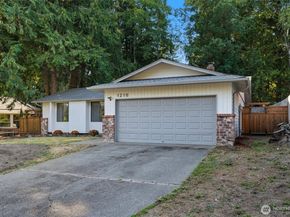 1210 NW Huckle Drive, Bremerton WA 98311