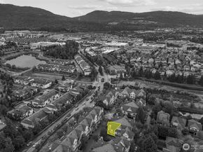1416 Huckleberry Circle, Issaquah WA 98029