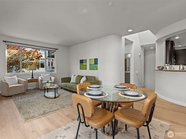 1416 Huckleberry Circle, Issaquah WA 98029