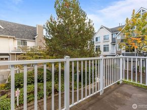 1416 Huckleberry Circle, Issaquah WA 98029
