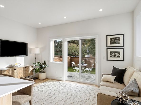 8005 25th Avenue NW, Seattle WA 98117