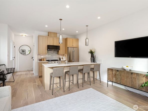 8005 25th Avenue NW, Seattle WA 98117