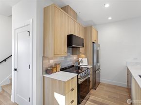 8005 25th Avenue NW, Seattle WA 98117