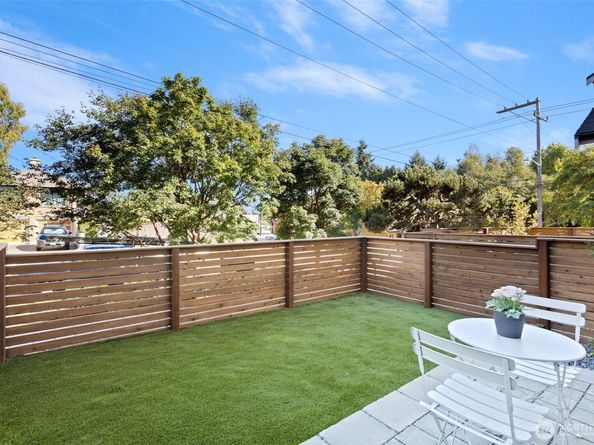 8005 25th Avenue NW, Seattle WA 98117