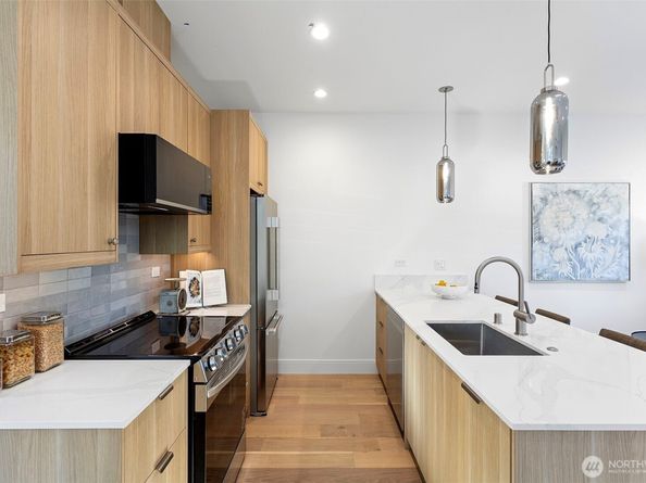 8005 25th Avenue NW, Seattle WA 98117