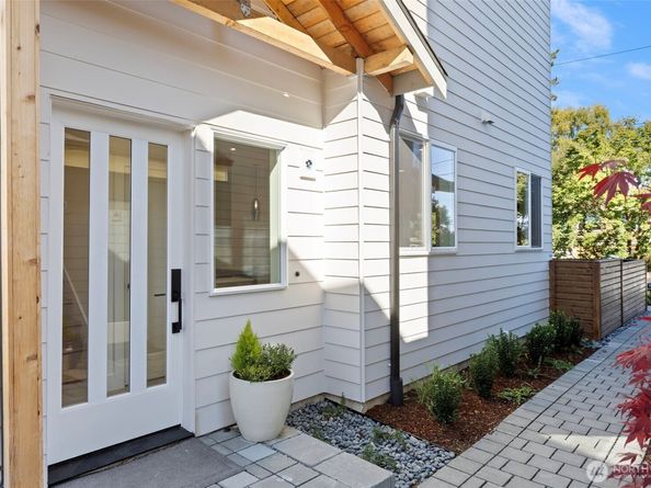 8005 25th Avenue NW, Seattle WA 98117