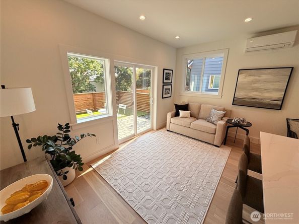 8005 25th Avenue NW, Seattle WA 98117