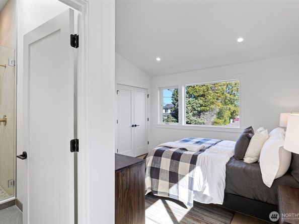 8005 25th Avenue NW, Seattle WA 98117