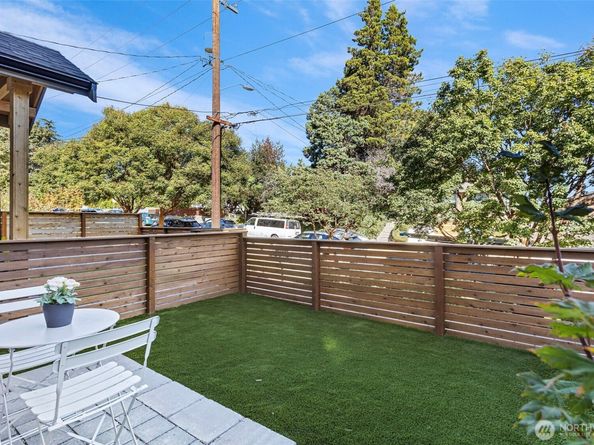 8005 25th Avenue NW, Seattle WA 98117