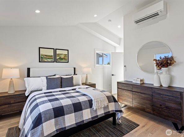 8005 25th Avenue NW, Seattle WA 98117