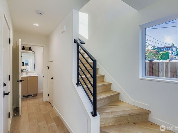 5715 35th Avenue NE, Seattle WA 98105