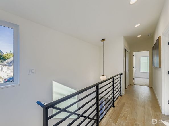 5715 35th Avenue NE, Seattle WA 98105