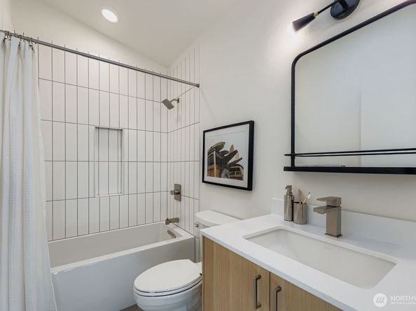 5715 35th Avenue NE, Seattle WA 98105