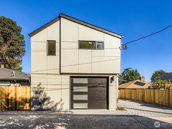 5715 35th Avenue NE, Seattle WA 98105
