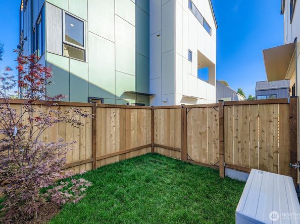 5715 35th Avenue NE, Seattle WA 98105