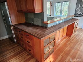 9380 Ferncliff Avenue NE, Bainbridge Island WA 98110