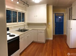 9380 Ferncliff Avenue NE, Bainbridge Island WA 98110