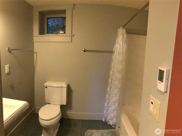 9380 Ferncliff Avenue NE, Bainbridge Island WA 98110