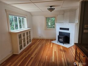 9380 Ferncliff Avenue NE, Bainbridge Island WA 98110