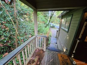 9380 Ferncliff Avenue NE, Bainbridge Island WA 98110