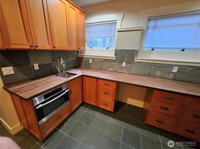 9380 Ferncliff Avenue NE, Bainbridge Island WA 98110