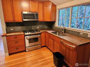 9380 Ferncliff Avenue NE, Bainbridge Island WA 98110