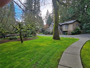9380 Ferncliff Avenue NE, Bainbridge Island WA 98110