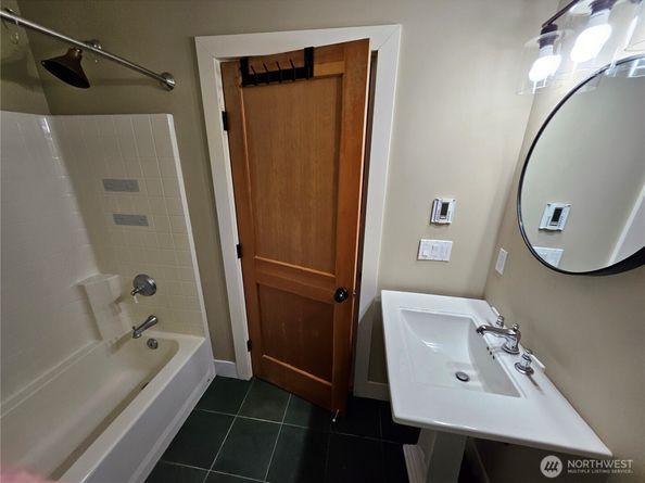 9380 Ferncliff Avenue NE, Bainbridge Island WA 98110