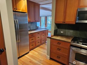 9380 Ferncliff Avenue NE, Bainbridge Island WA 98110