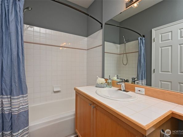 17204 123rd Place NE N104, Bothell WA 98011
