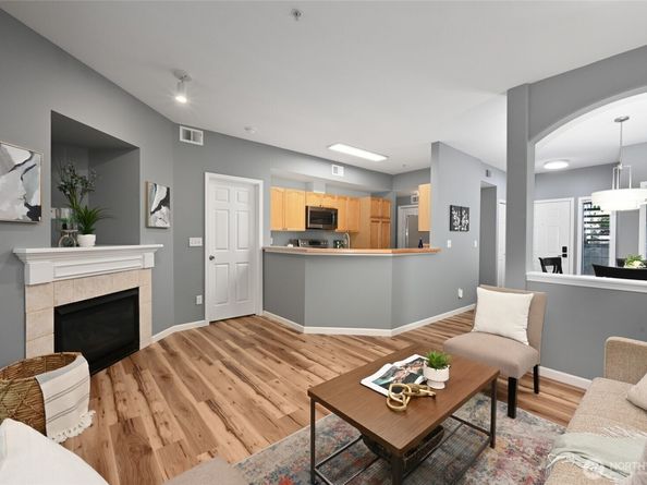 17204 123rd Place NE N104, Bothell WA 98011