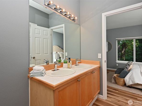 17204 123rd Place NE N104, Bothell WA 98011