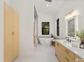 16656 NE 12th Street, Bellevue WA 98008