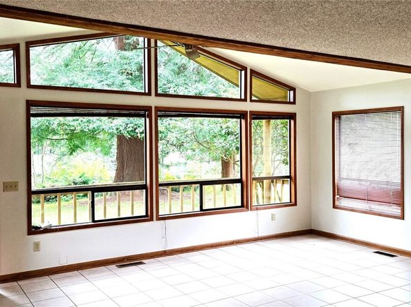 17017 10th Avenue NE, Shoreline WA 98155