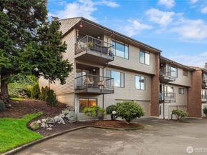10713 Glen Acres Drive S 10713, Seattle WA 98168