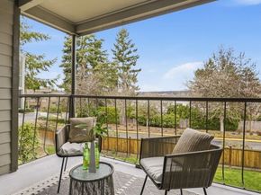 17464 NE 38th Street B202, Redmond WA 98052