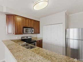 225 Logan Avenue S 281, Renton WA 98057