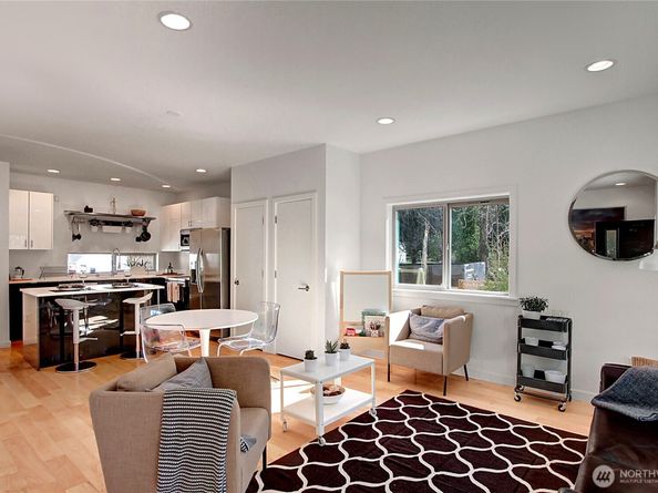 8706 S 42nd Avenue, Seattle WA 98118