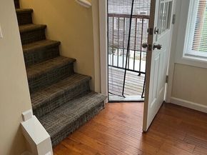 5728 Roosevelt Way NE, Seattle WA 98105